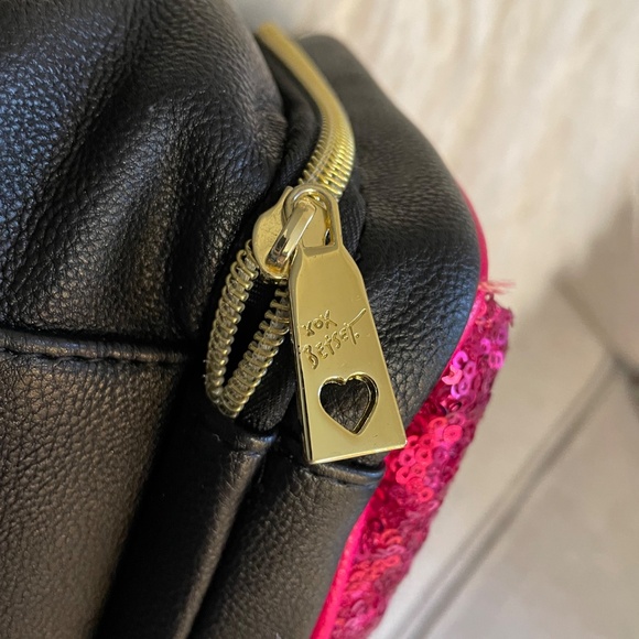 Betsey Johnson Travel Makeup Bag With Pink Bow - Picture 4 of 9